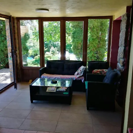 شقة Beautiful House Sremska Kamenica